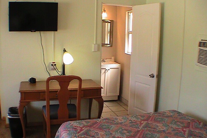 Room 13 of 32
