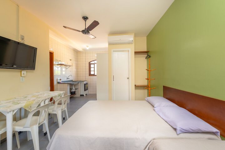 Room 8 of 122