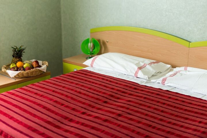 Room 10 of 34