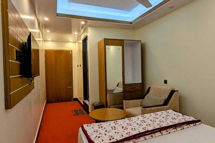 Room 2 of 6
