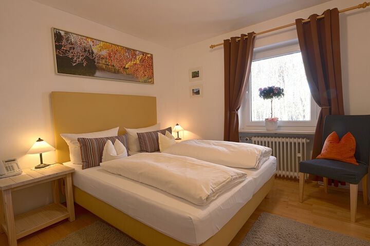 Room 6 of 77