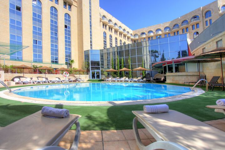 Pool 40 of 65