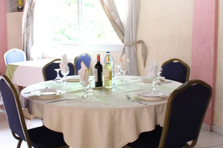 Dining 45 of 55