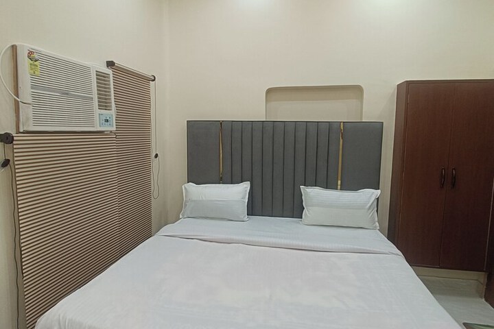 Room 13 of 19