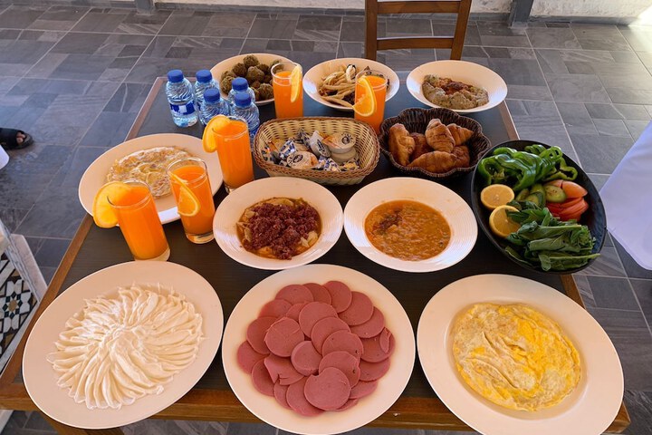 Breakfast/Coffee Service 99 of 105
