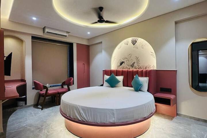 Room 8 of 18