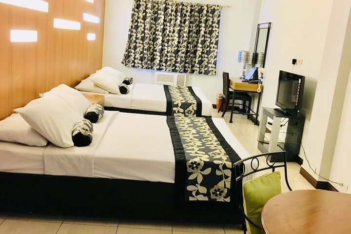 Room 10 of 80