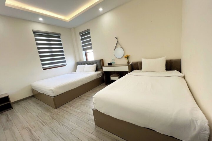 Room 12 of 38