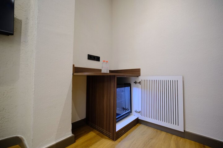 Room 9 of 83