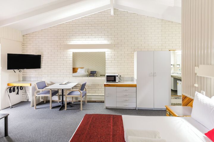 Room 9 of 20