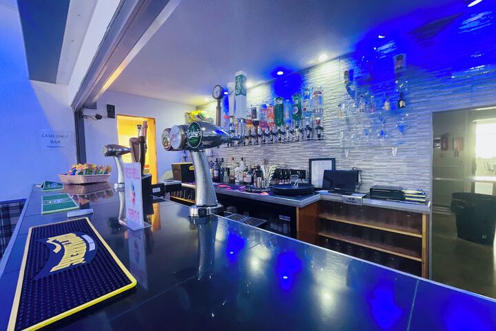 Lounge 120 of 148