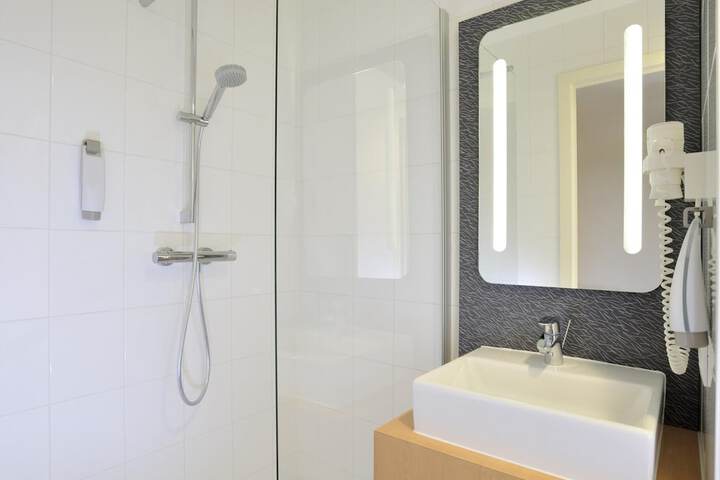 Room 10 of 72