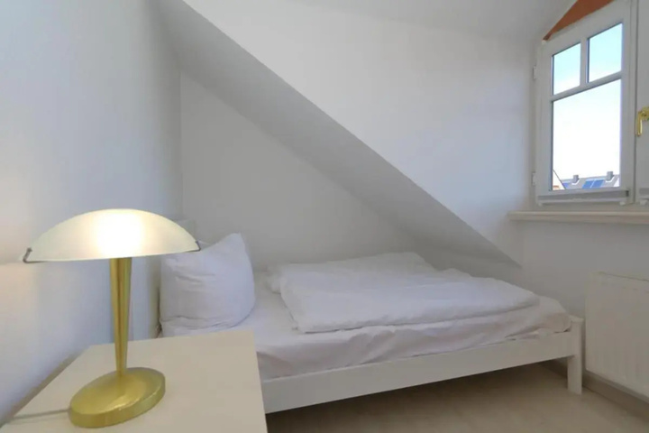 Room 6 of 11