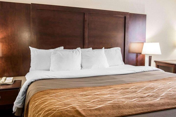 1 King Bed (3 of 13)