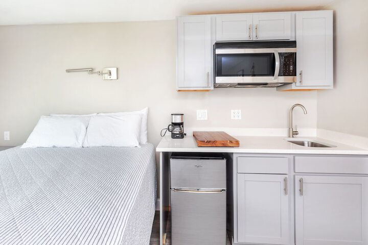 Room 12 of 108
