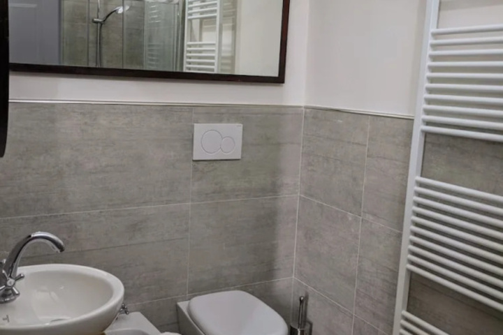 Room 6 of 13