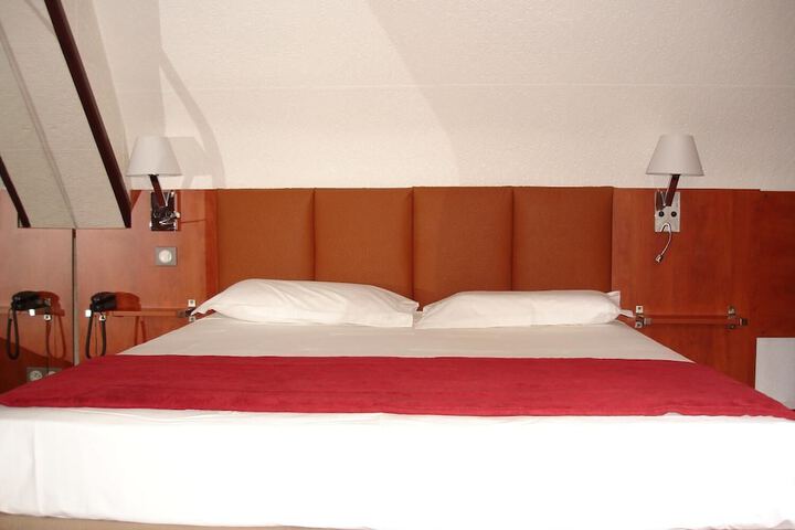 Room 8 of 37