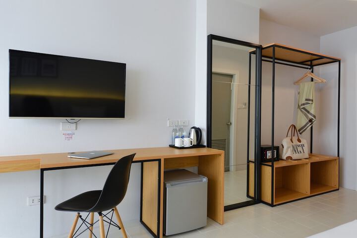 Room 33 of 63