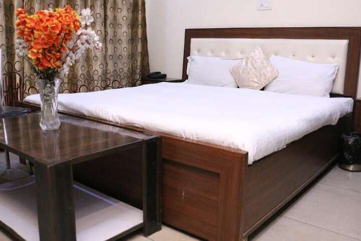 Room 3 of 7