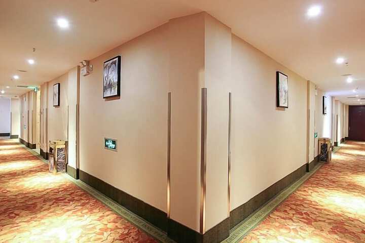 Ballroom/Hall 61 of 66