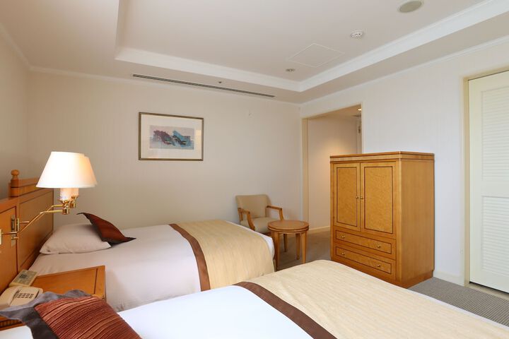 Room 5 of 80