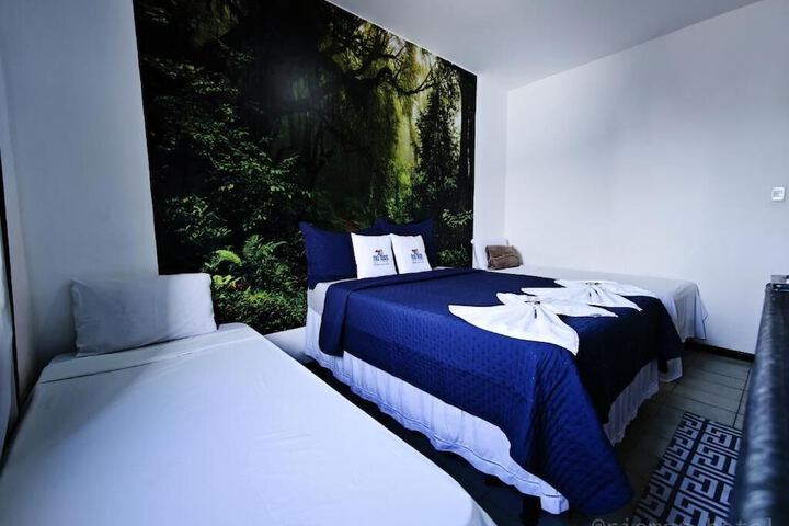 Room 10 of 12