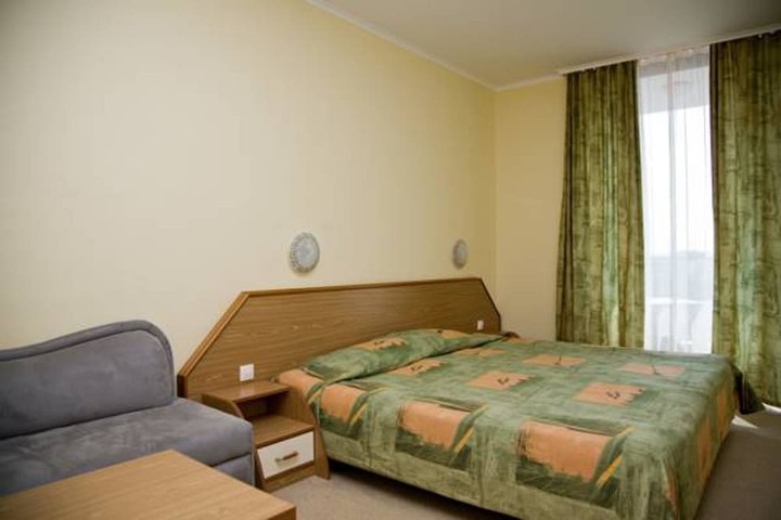 Room 10 of 33