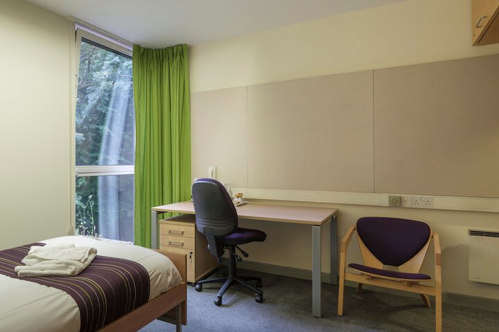 Room 14 of 32