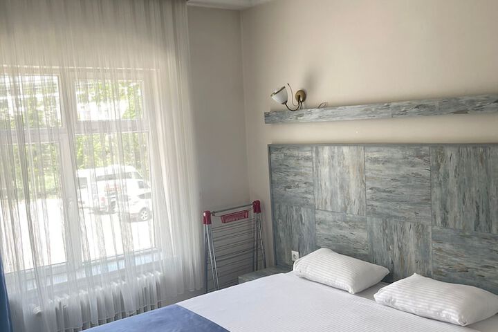 Room 6 of 25