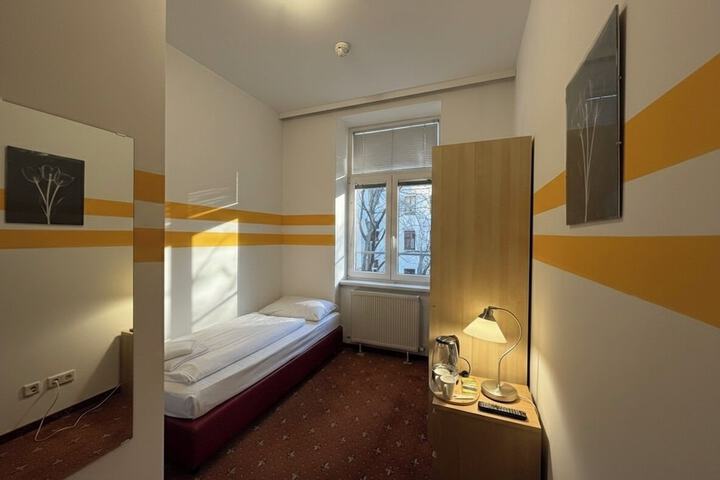 Room 16 of 45