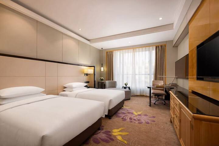 Room 8 of 34