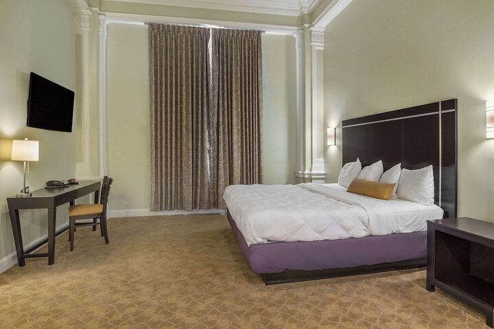 1 King Bed Accessible (7 of 24)