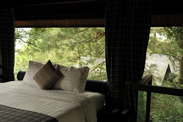 Room 4 of 172
