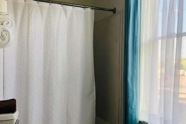 Room 6 of 10