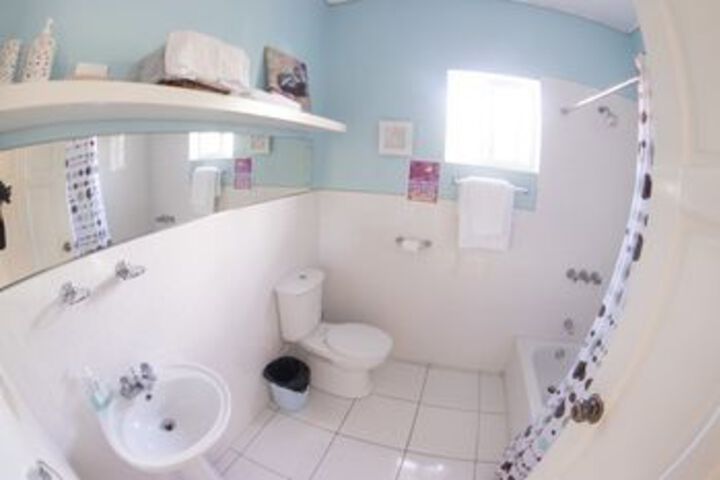 Room 4 of 18