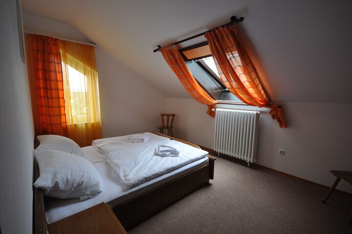 Room 2 of 31