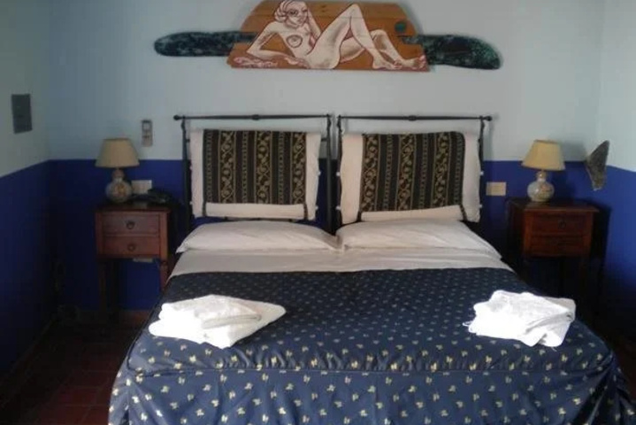 Room 2 of 5