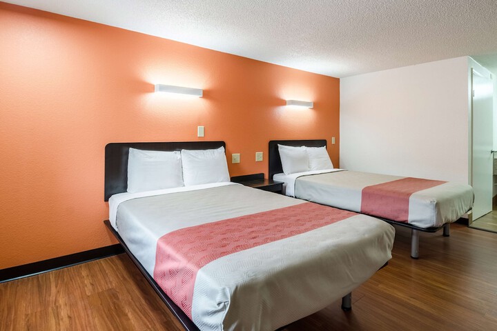 Deluxe Room 2 Double Beds Accessible (10 of 11)
