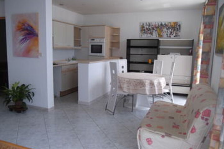 Room 4 of 7