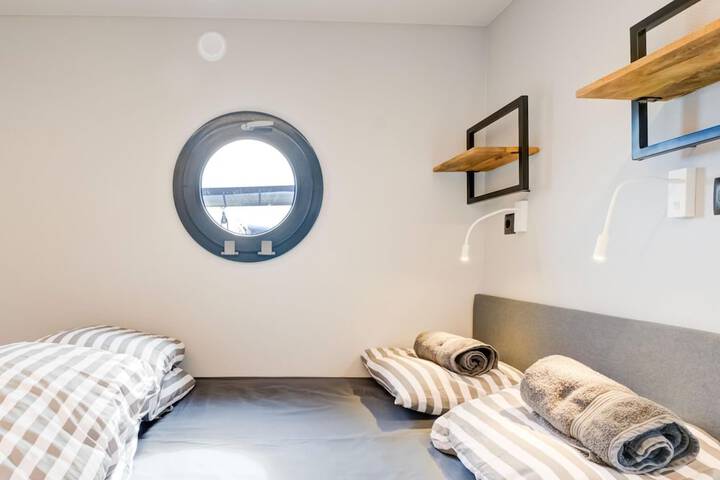 Modern Houseboat in Volendam With Shared Pool in Volendam