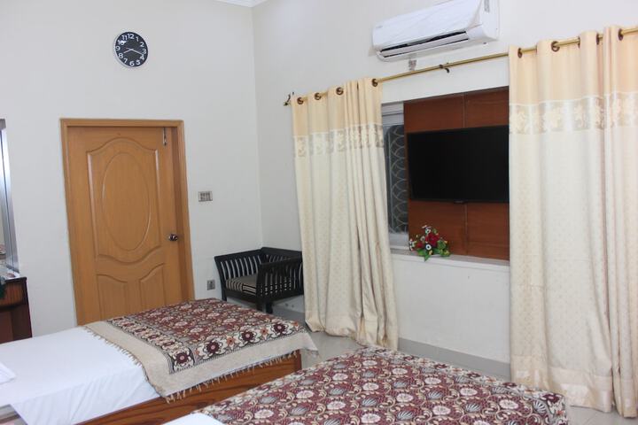 Room 17 of 33