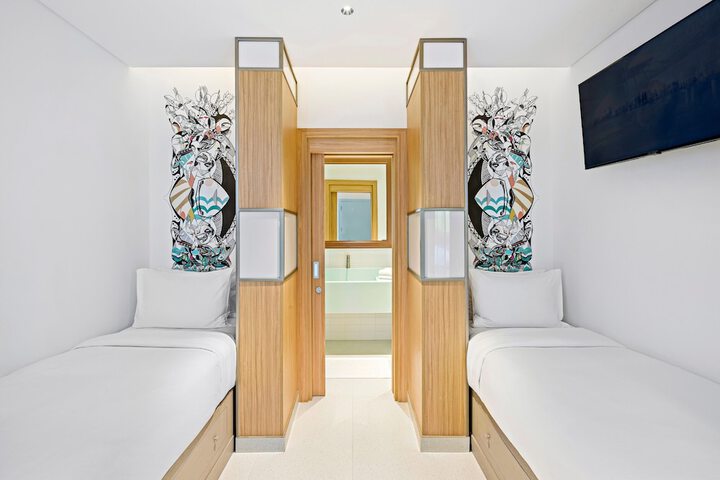 Room 7 of 61