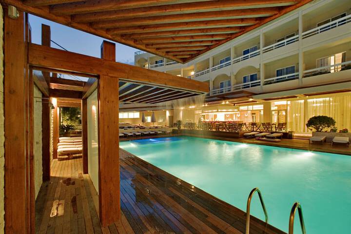 Pool Hotel