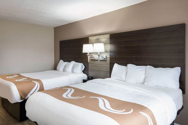 2 Queen Beds (4 of 6)