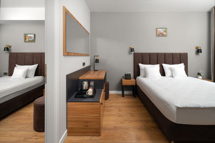 Room 21 of 48