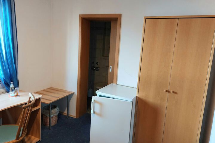Room 16 of 76