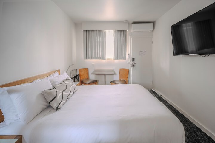 Room 20 of 66