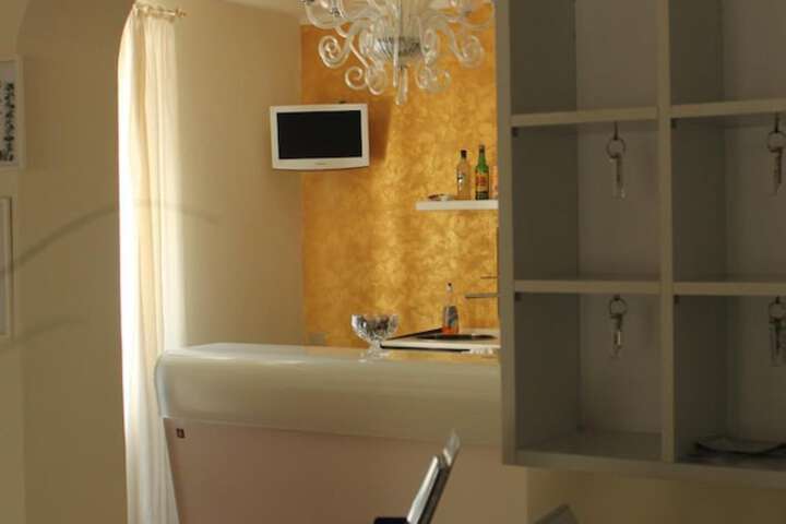 Room 21 of 34