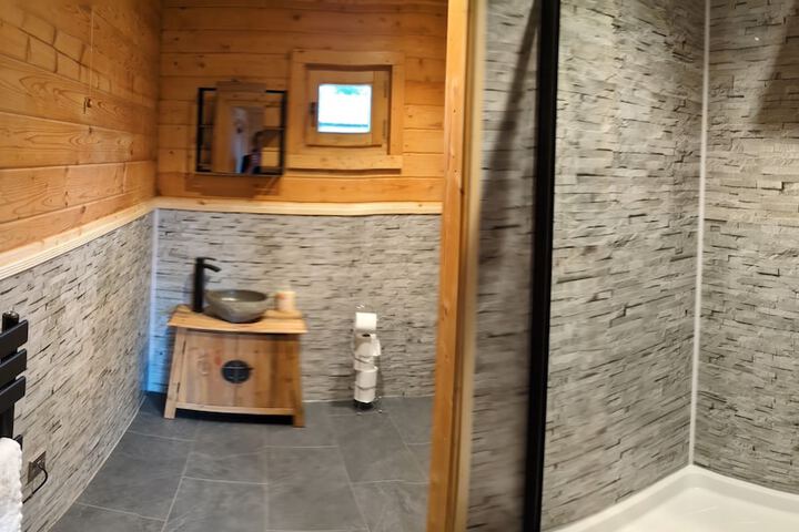 Room 15 of 33