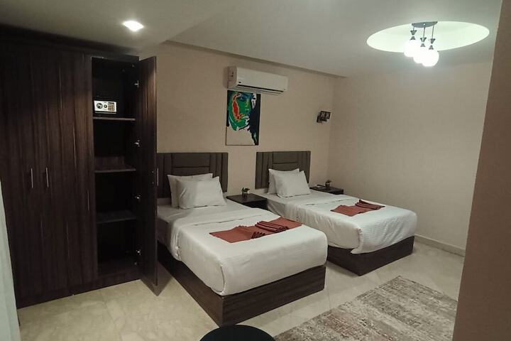 Room 44 of 125
